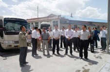 景泰縣四大領(lǐng)導班子一行蒞臨景泰金龍化工建材公司參觀考察