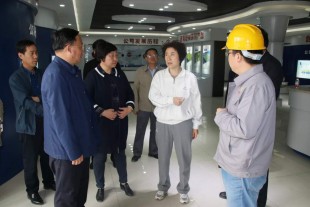 白銀市委書記蘇君來(lái)我公司調(diào)研指導(dǎo)企業(yè)經(jīng)濟(jì)運(yùn)行