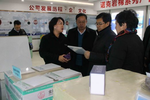 白銀市市長(zhǎng)張旭晨、景泰縣縣委書(shū)記李作璧、縣長(zhǎng)張文玲等一行領(lǐng)導(dǎo)對(duì)金龍建材視察指導(dǎo)工作
